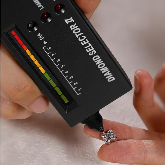 Elegant 14k Diamond Earrings - Picture 4 of 5